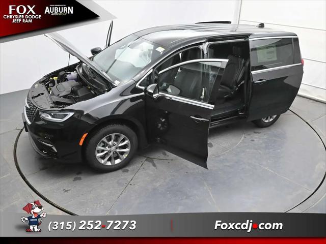 2026 Chrysler Pacifica Select AWD