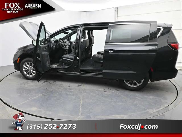 2026 Chrysler Pacifica Select AWD
