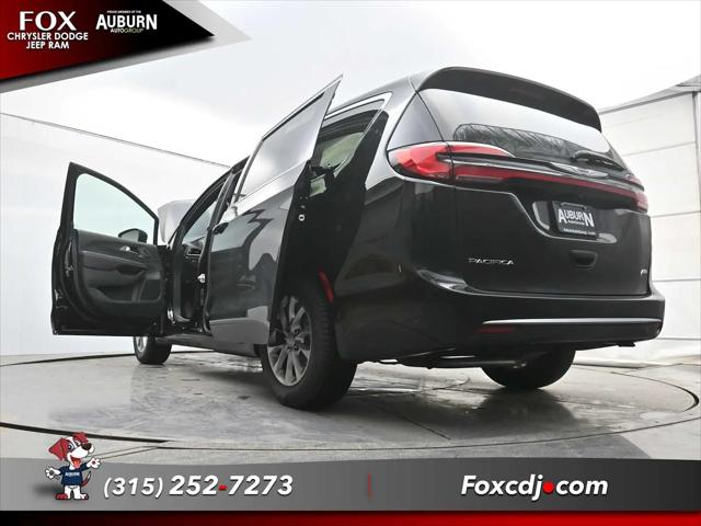 2026 Chrysler Pacifica Select AWD