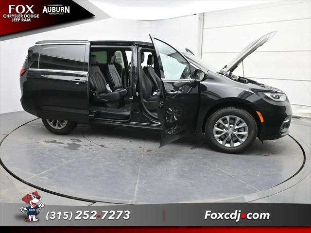 2026 Chrysler Pacifica Select AWD