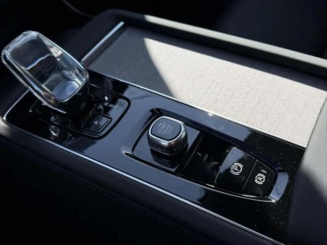 2026 Volvo XC90 Plug-In Hybrid Ultra, T8 AWD, Electric/Gasoline, Bright, 7 Seats