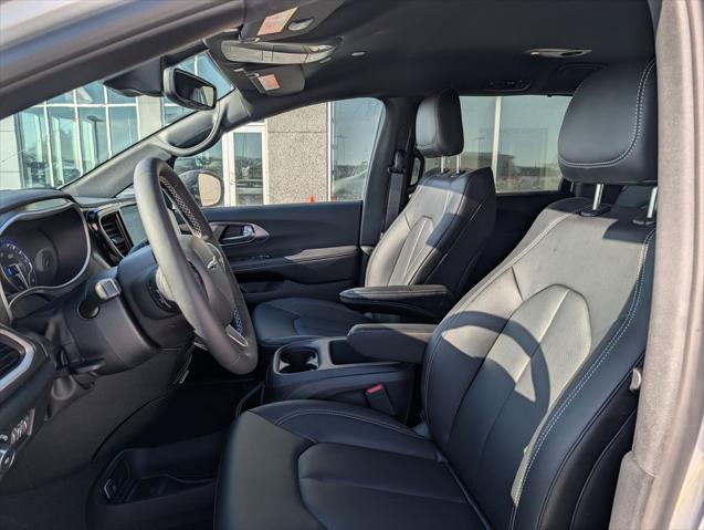 2026 Chrysler Pacifica Select AWD