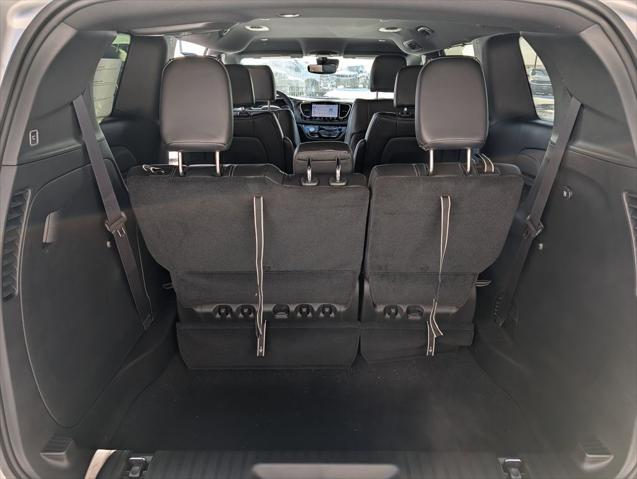 2026 Chrysler Pacifica Select AWD