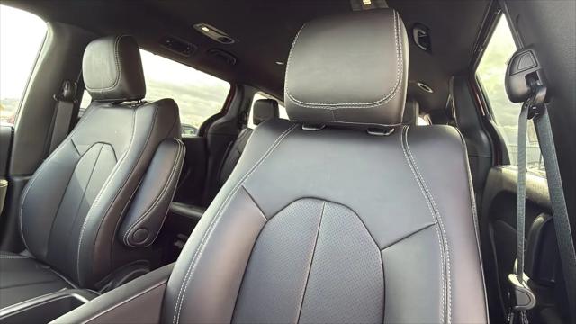 2026 Chrysler Pacifica Select AWD