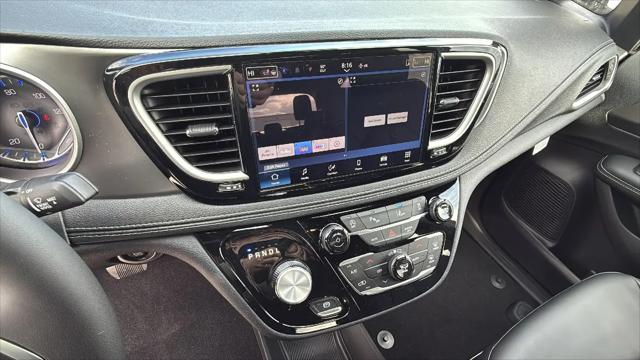 2026 Chrysler Pacifica Select AWD