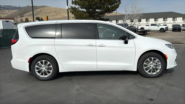 2026 Chrysler Pacifica Select AWD