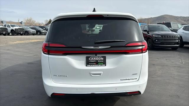 2026 Chrysler Pacifica Select AWD