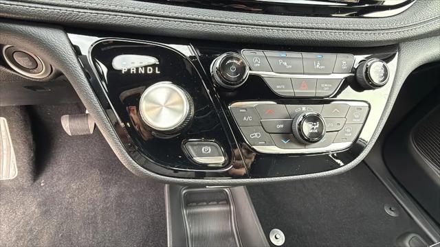 2026 Chrysler Pacifica Select AWD