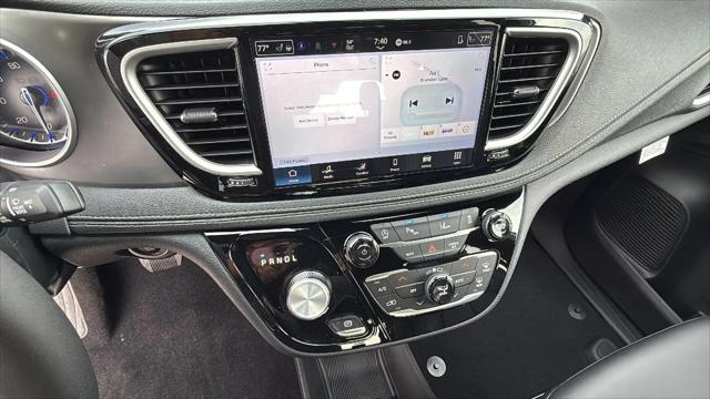 2026 Chrysler Pacifica Select AWD