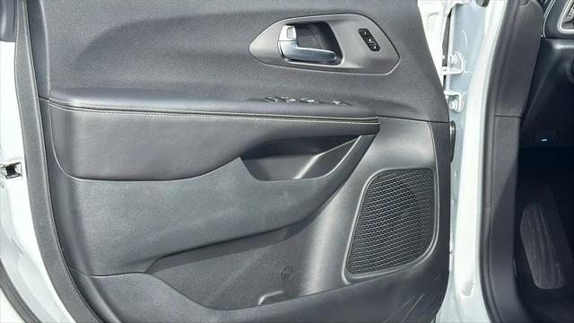 2026 Chrysler Pacifica Select AWD