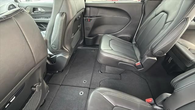 2026 Chrysler Pacifica Select AWD