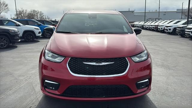 2026 Chrysler Pacifica Select AWD