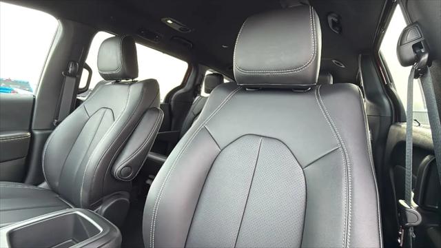 2026 Chrysler Pacifica Select AWD