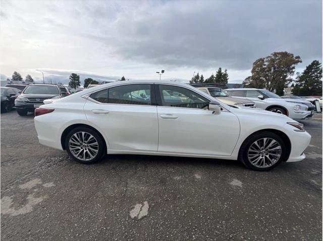 2019 Lexus ES 300h ES 300h Sedan 4D