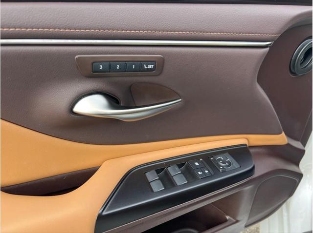2019 Lexus ES 300h ES 300h Sedan 4D