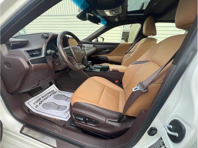 2019 Lexus ES 300h ES 300h Sedan 4D