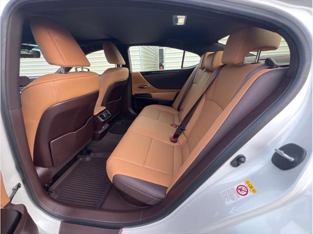 2019 Lexus ES 300h ES 300h Sedan 4D