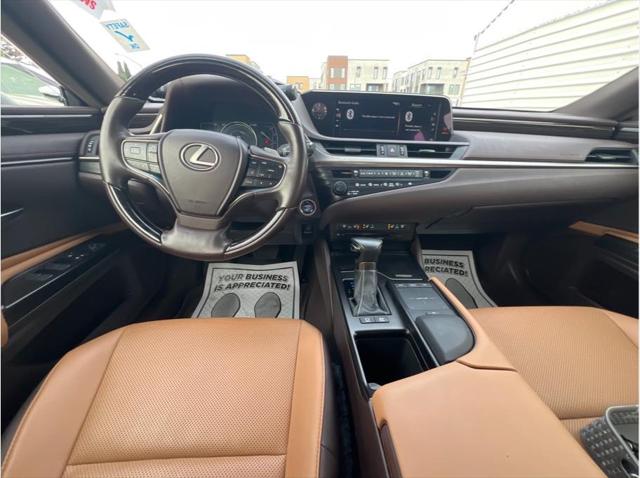 2019 Lexus ES 300h ES 300h Sedan 4D