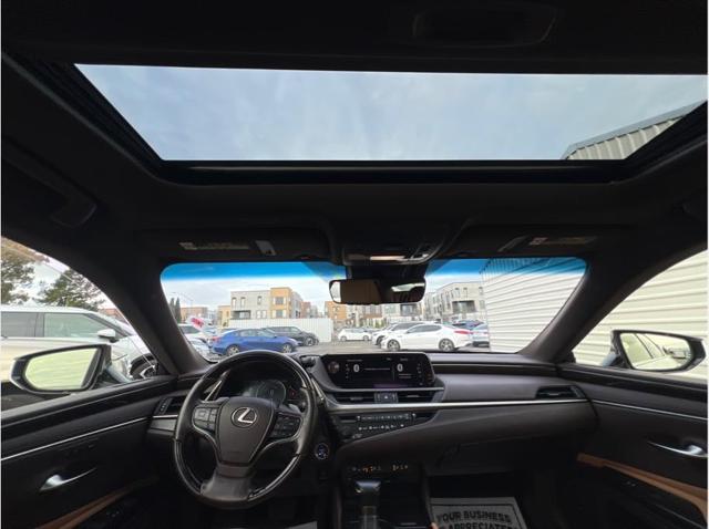 2019 Lexus ES 300h ES 300h Sedan 4D