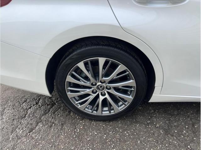2019 Lexus ES 300h ES 300h Sedan 4D