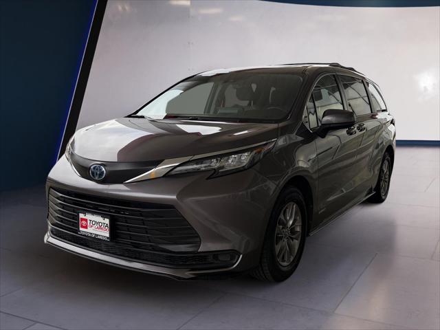 2021 Toyota Sienna LE's photo