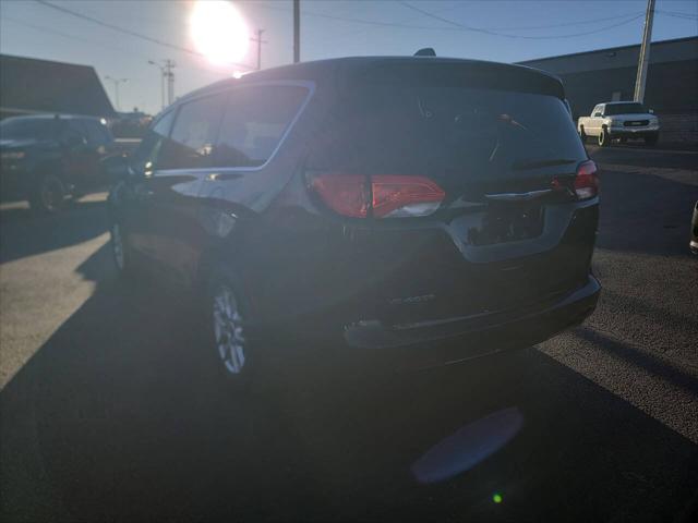 2023 Chrysler Voyager LX 4dr Mini Van