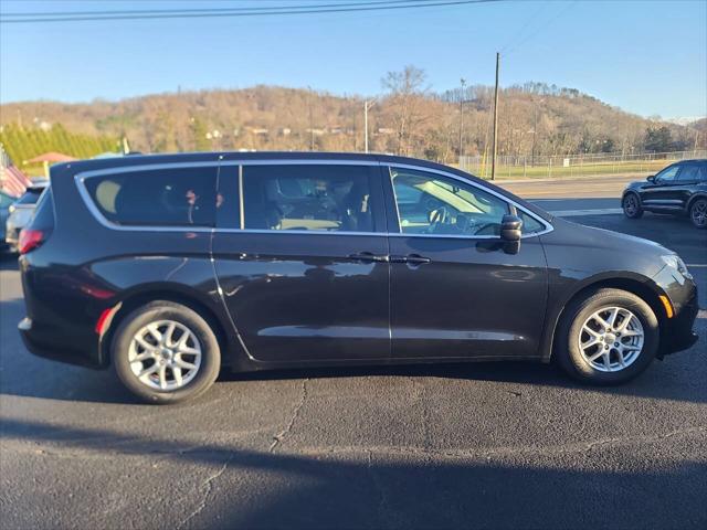 2023 Chrysler Voyager LX 4dr Mini Van