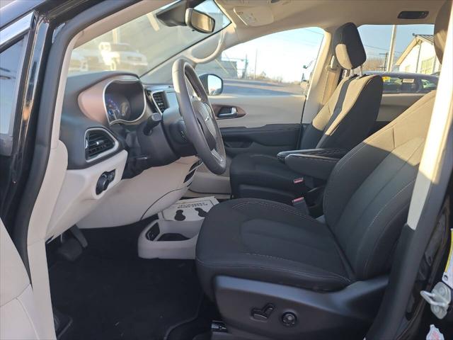 2023 Chrysler Voyager LX 4dr Mini Van