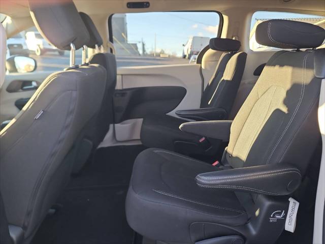 2023 Chrysler Voyager LX 4dr Mini Van