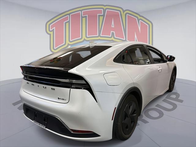 2025 Toyota Prius Plug-In Hybrid SE [3]