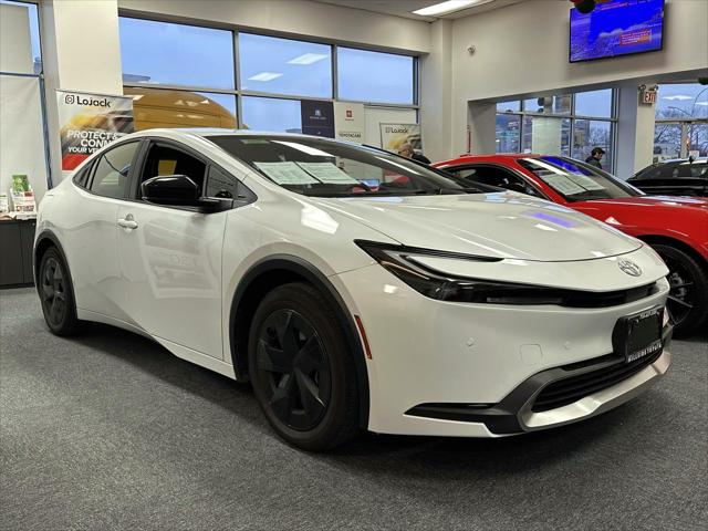 2025 Toyota Prius Plug-In Hybrid SE [4]