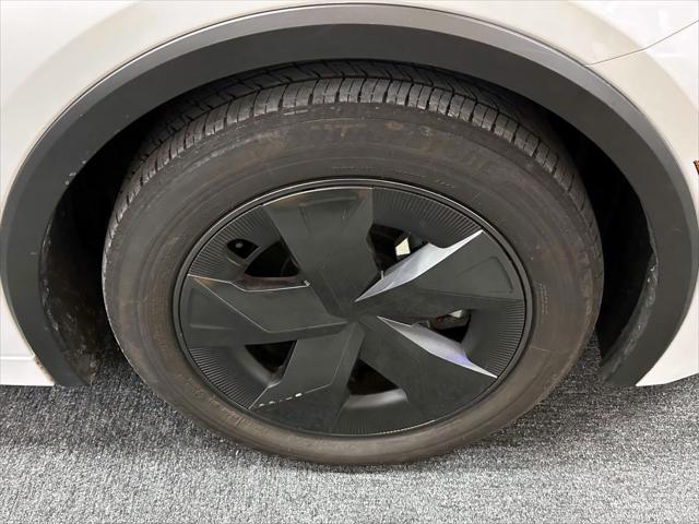 2025 Toyota Prius Plug-In Hybrid SE [8]