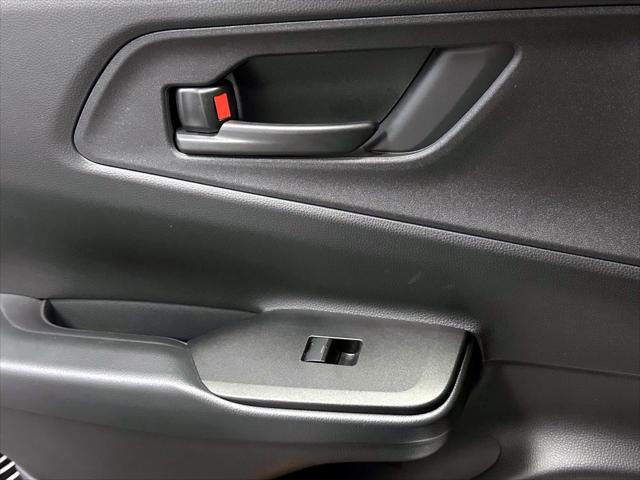 2025 Toyota Prius Plug-In Hybrid SE [17]