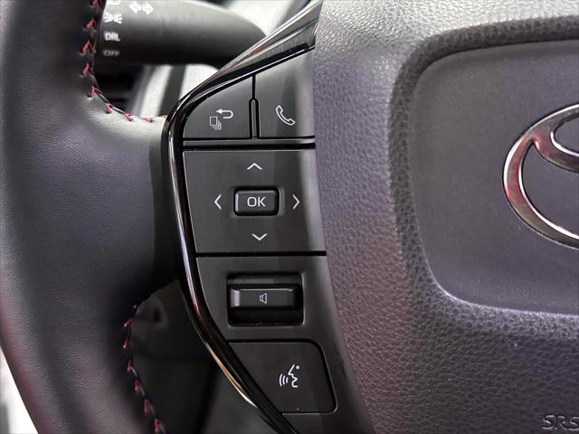 2025 Toyota Prius Plug-In Hybrid SE [18]