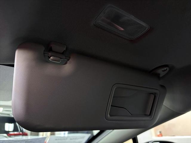 2025 Toyota Prius Plug-In Hybrid SE [23]