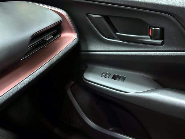 2025 Toyota Prius Plug-In Hybrid SE [24]