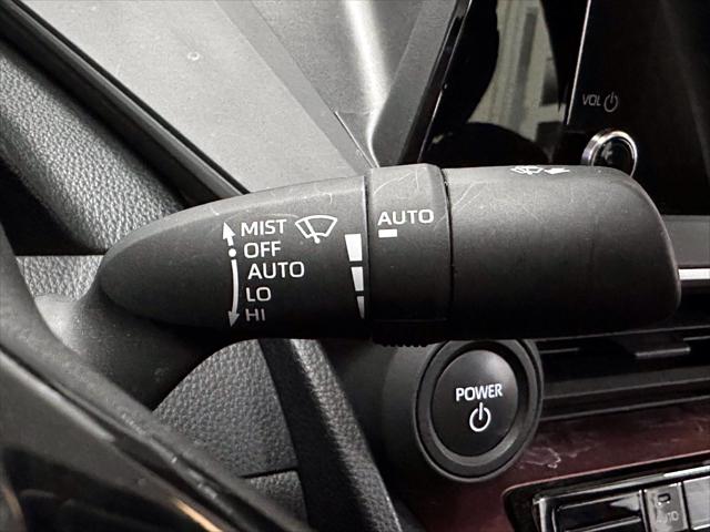 2025 Toyota Prius Plug-In Hybrid SE [26]