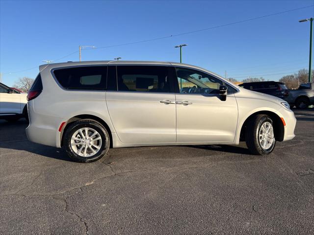 2026 Chrysler Pacifica PACIFICA SELECT AWD