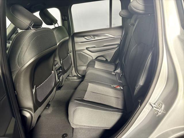 2026 Jeep Grand Cherokee Laredo 4x4
