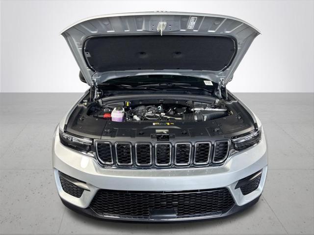 2026 Jeep Grand Cherokee Laredo 4x4
