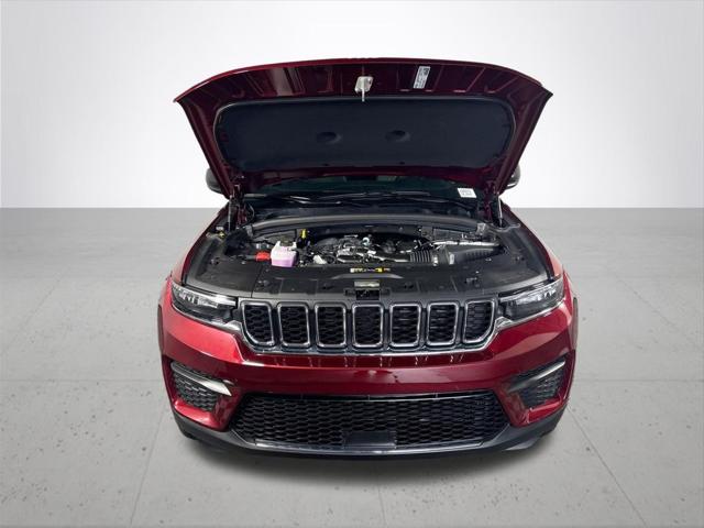 2026 Jeep Grand Cherokee Laredo 4x4