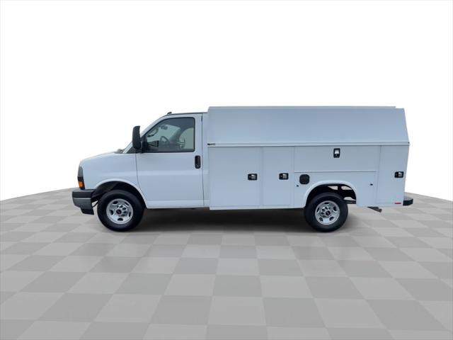 2025 GMC Savana Cutaway Work Van