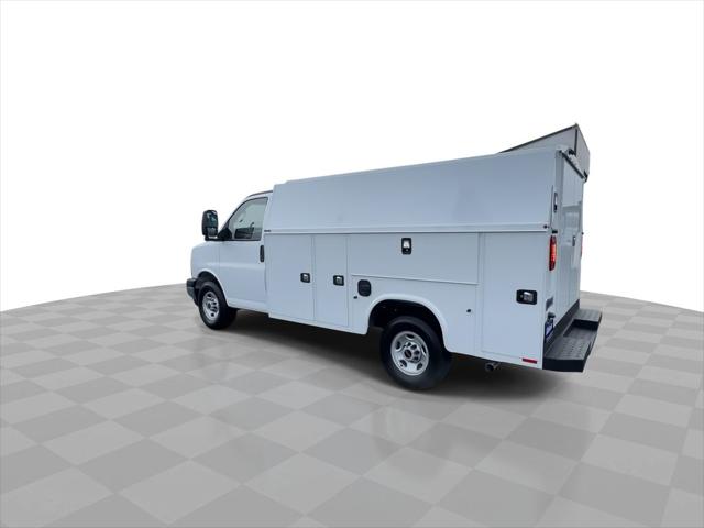 2025 GMC Savana Cutaway Work Van