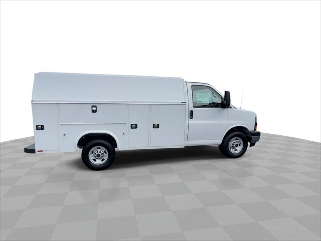 2025 GMC Savana Cutaway Work Van