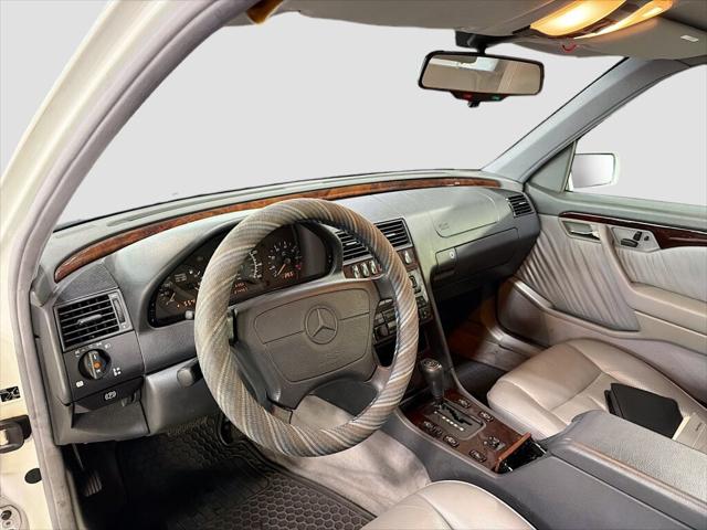 1996 Mercedes-Benz C 280 4dr Sdn 2.8L 1996 Mercedes-Benz C 280 4dr Sdn 2.8L