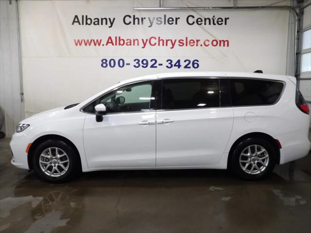 2023 Chrysler Pacifica Touring L for sale in Albany, MN