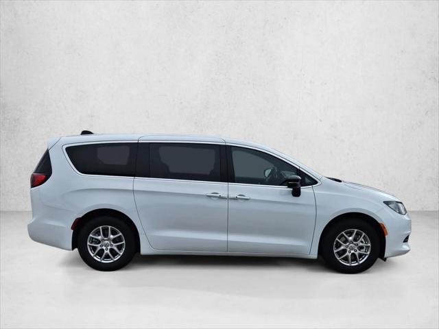 2025 Chrysler Voyager LX