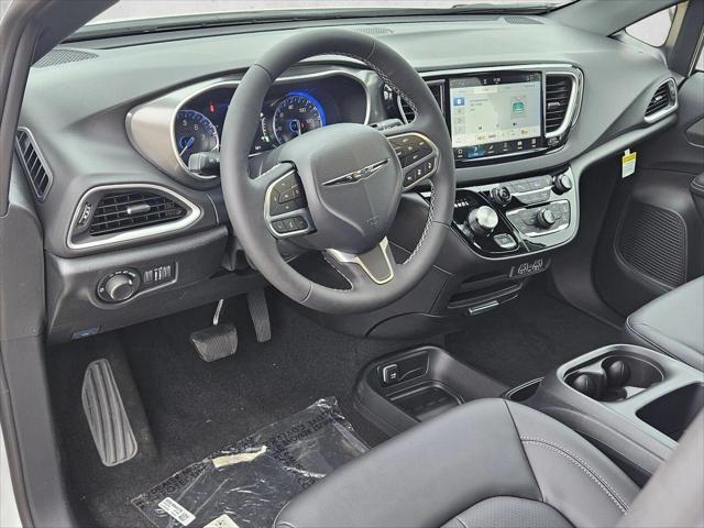 2025 Chrysler Voyager LX
