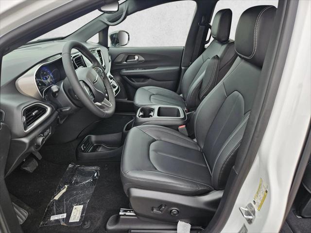 2025 Chrysler Voyager LX