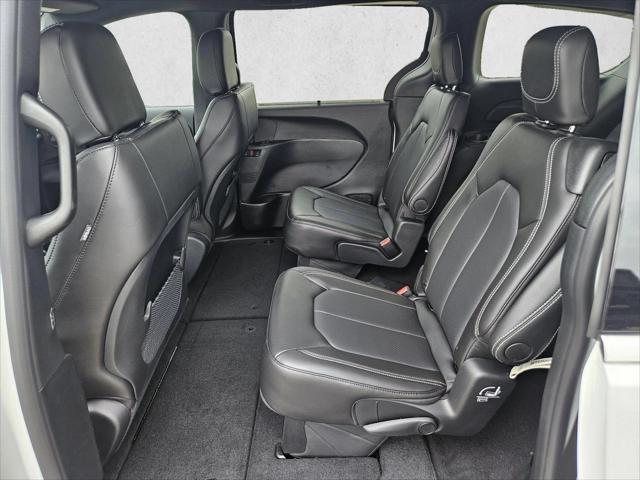 2025 Chrysler Voyager LX